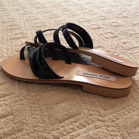 Steve Madden Ringtone Flat Sandal - Picture 7 of 7